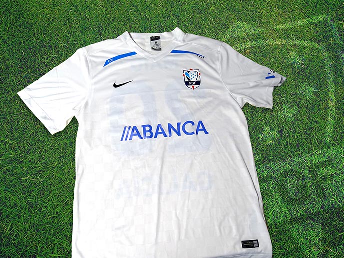 Lima Por adelantado Honorable Real Federación Galega de Fútbol-A primeira camiseta é branca en recordo da  orixinal de 1922